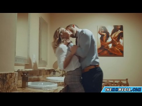 ❤️ جڏهن هڪ busty سنهري اوھان کي هڪ عوامي آرام روم ۾ seduces ❤ مقعد فحش
